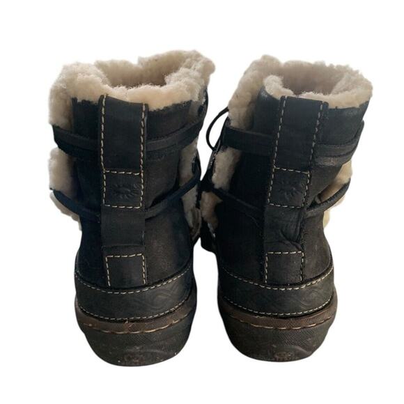 UGG Cove Winter Boots Womens Size 6 Black Leather Shearling Lined Comfort Shoes - Picture 5 of 10